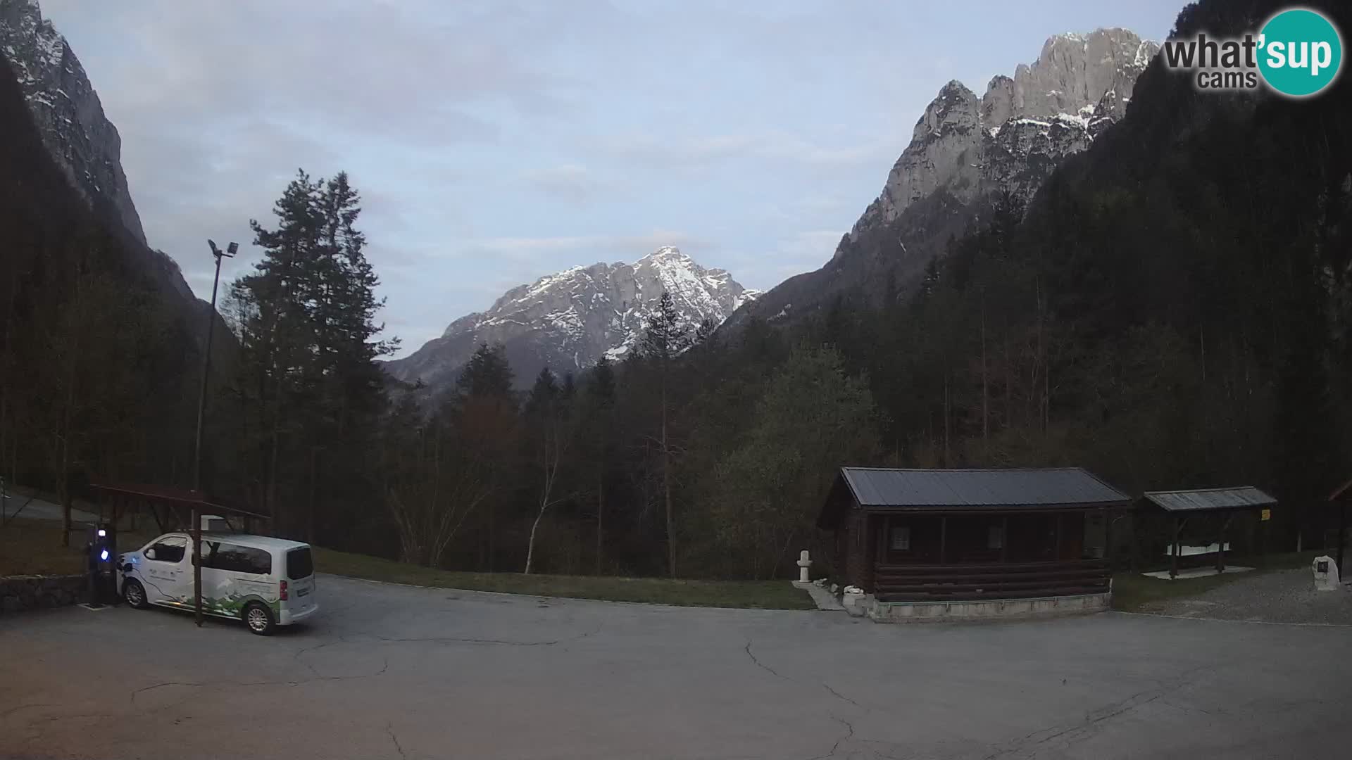 Log pod Mangartom webcam – Vista su Jerebica e Rombon – Bovec – Slovenia