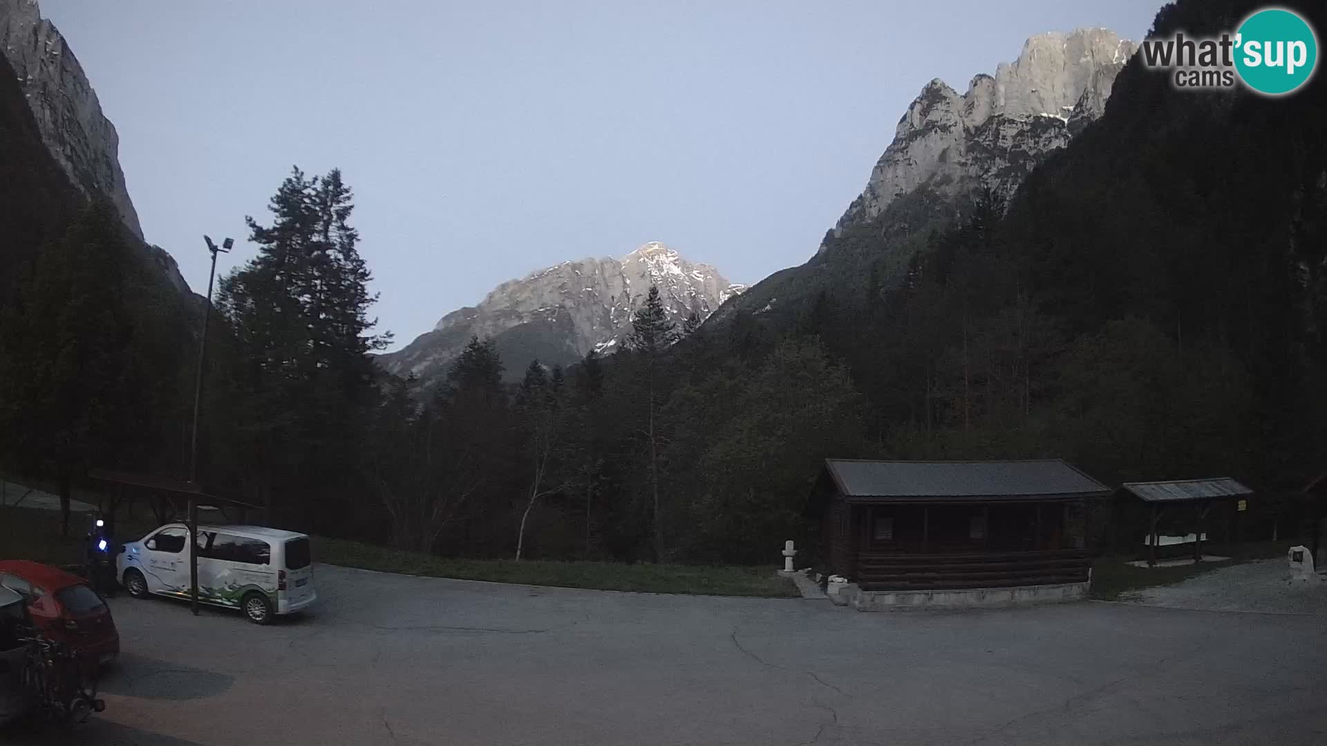Log pod Mangartom webcam – Vista su Jerebica e Rombon – Bovec – Slovenia