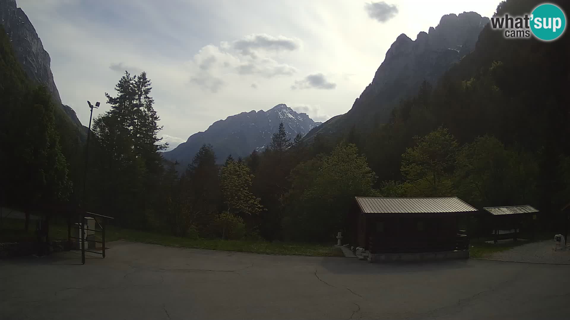 Log pod Mangartom webcam – Vista su Jerebica e Rombon – Bovec – Slovenia