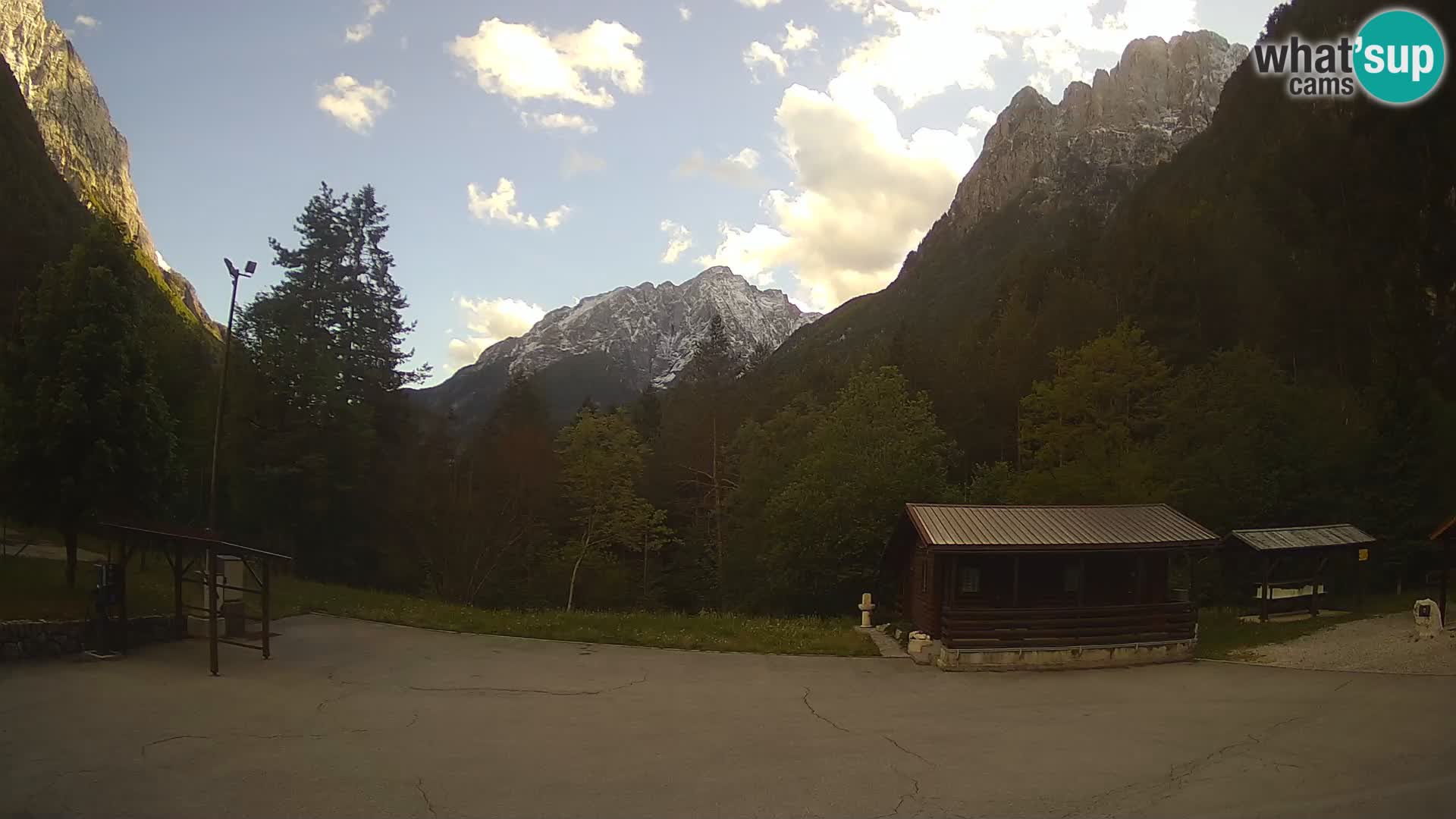 Web kamera Log pod Mangartom – Pogled na Jerebicu i Rombon – Bovec – Slovenija