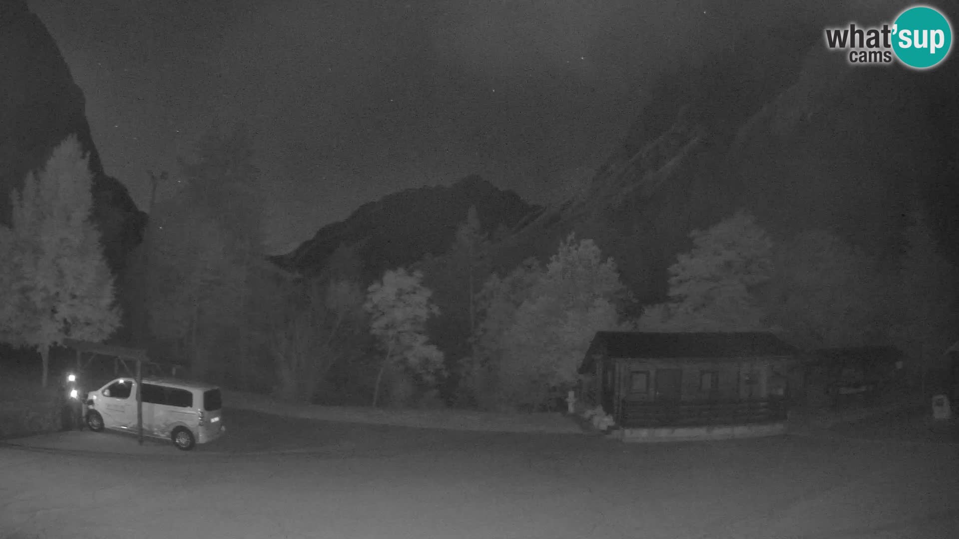 Spletna kamera Log pod Mangartom – Pogled na Jerebico in Rombon – Bovec – Slovenija