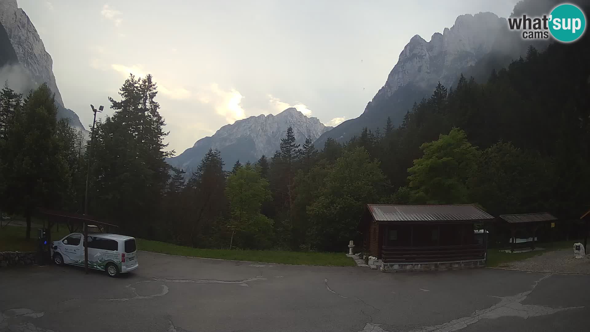 Log pod Mangartom webcam – Vista su Jerebica e Rombon – Bovec – Slovenia