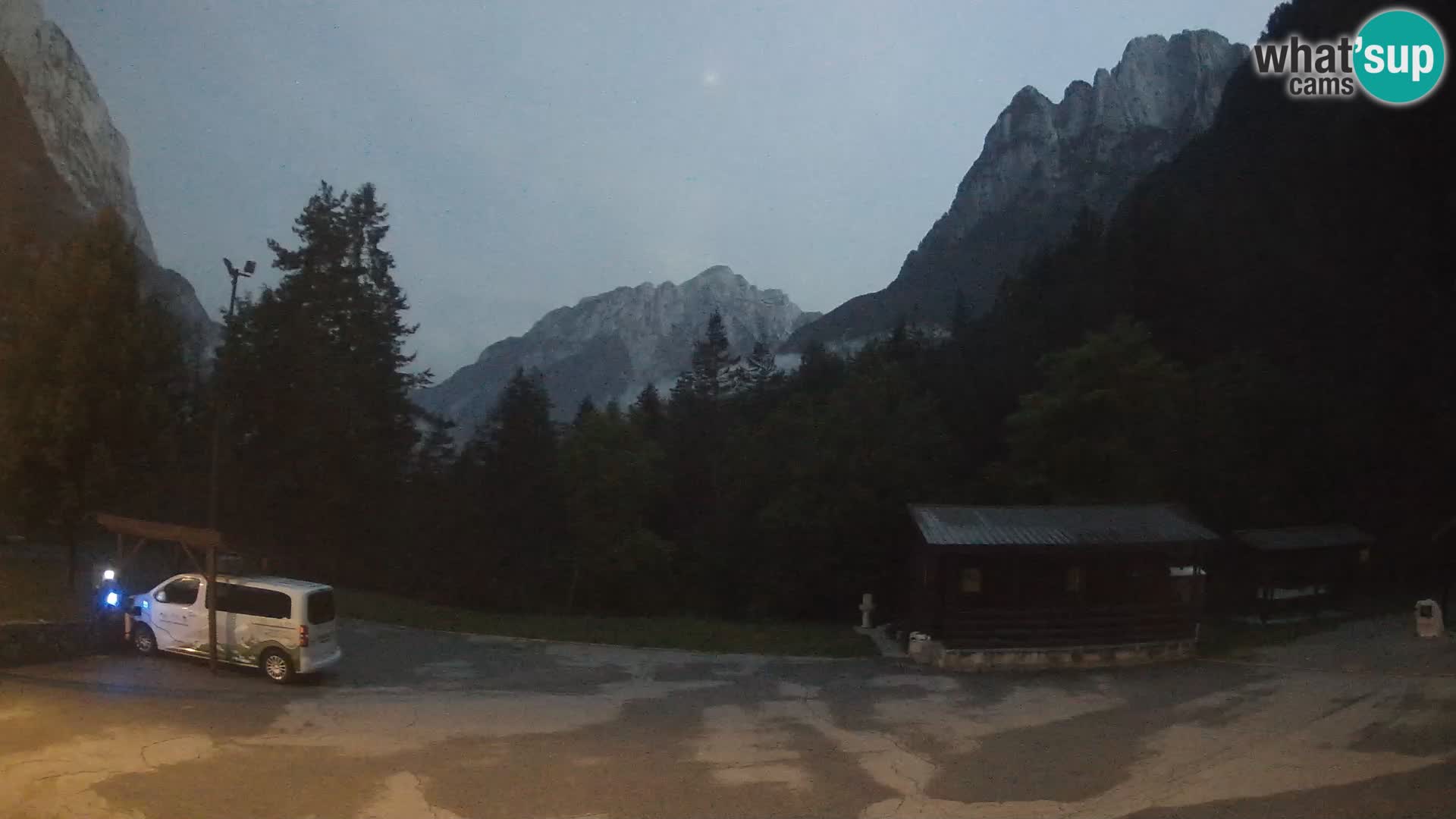 Log pod Mangartom webcam – Vista su Jerebica e Rombon – Bovec – Slovenia