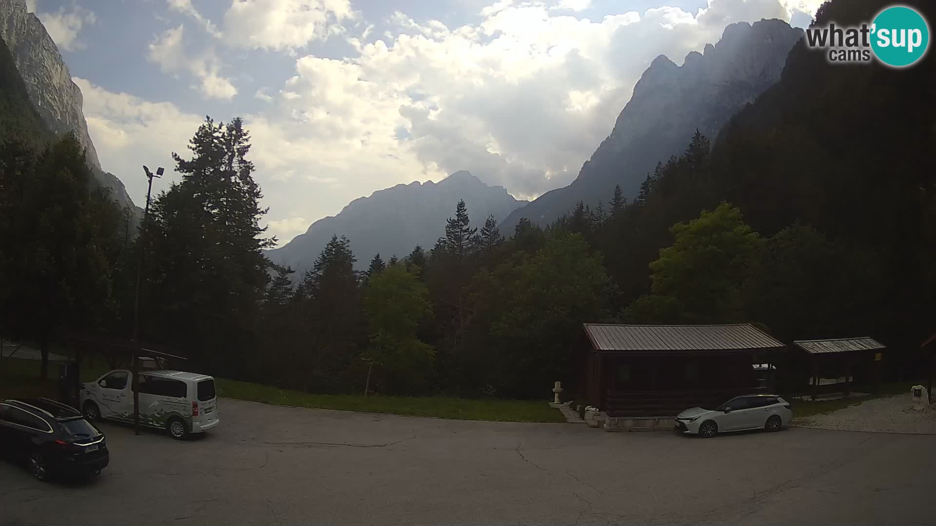 Log pod Mangartom webcam – Vista su Jerebica e Rombon – Bovec – Slovenia