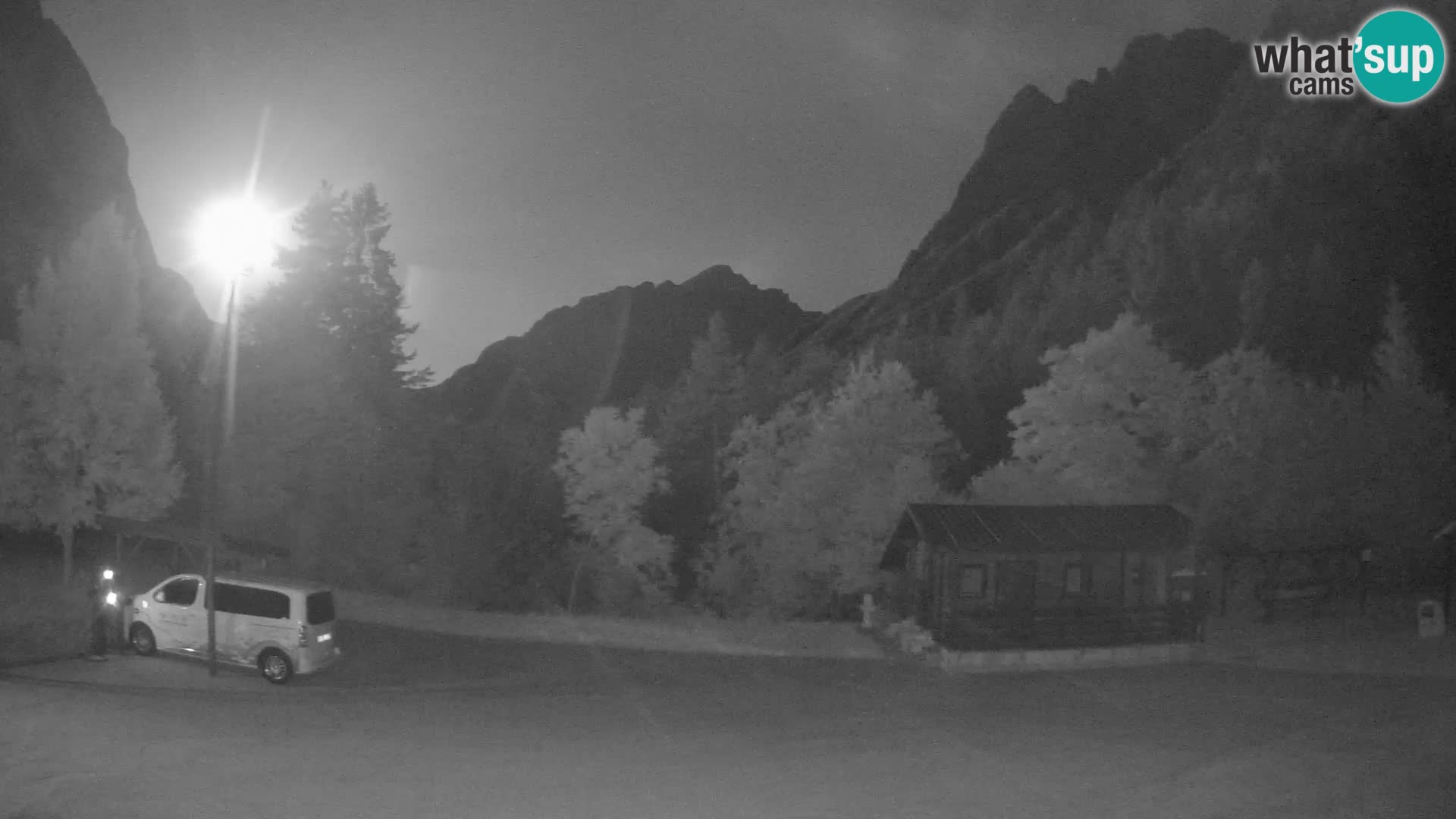 Spletna kamera Log pod Mangartom – Pogled na Jerebico in Rombon – Bovec – Slovenija