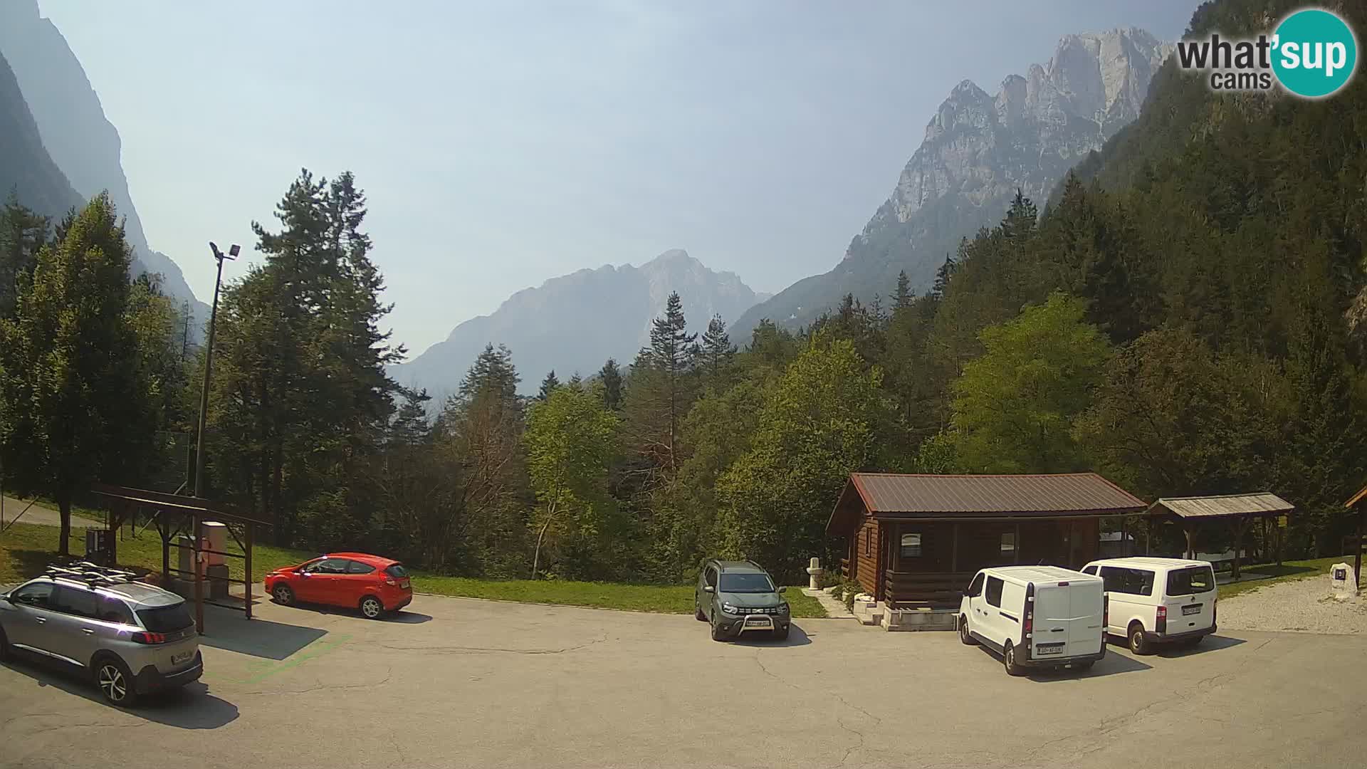 Spletna kamera Log pod Mangartom – Pogled na Jerebico in Rombon – Bovec – Slovenija