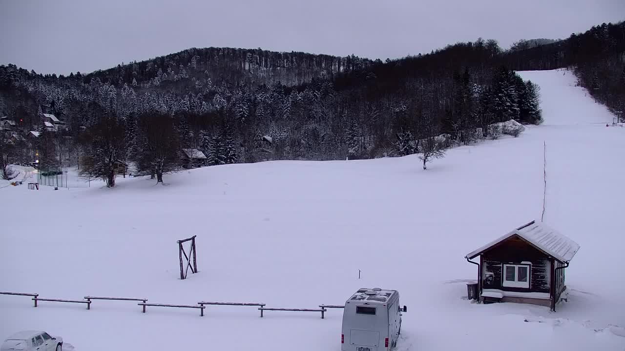 Camera en vivo Lokve – La belleza del bosque de Trnovo