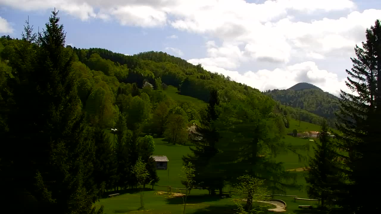 Camera en vivo Lokve – La belleza del bosque de Trnovo