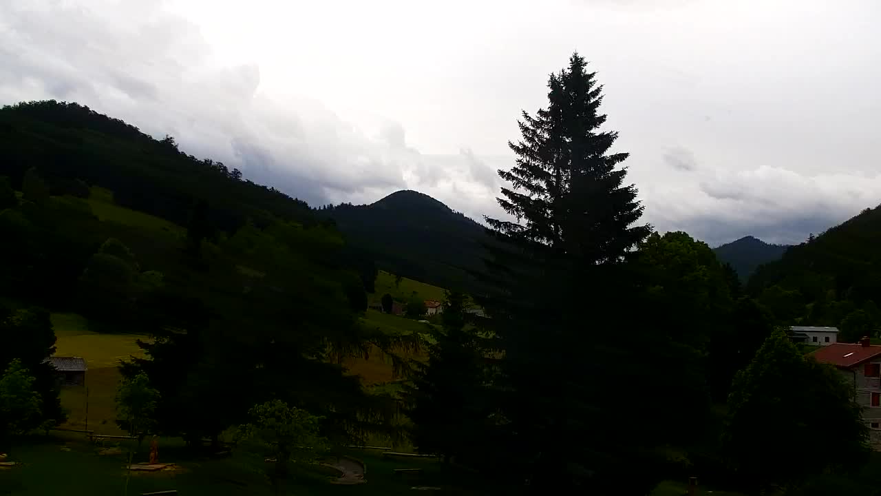 Camera en vivo Lokve – La belleza del bosque de Trnovo