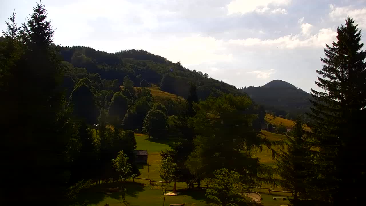 Camera en vivo Lokve – La belleza del bosque de Trnovo