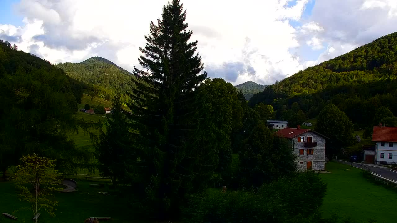Camera en vivo Lokve – La belleza del bosque de Trnovo