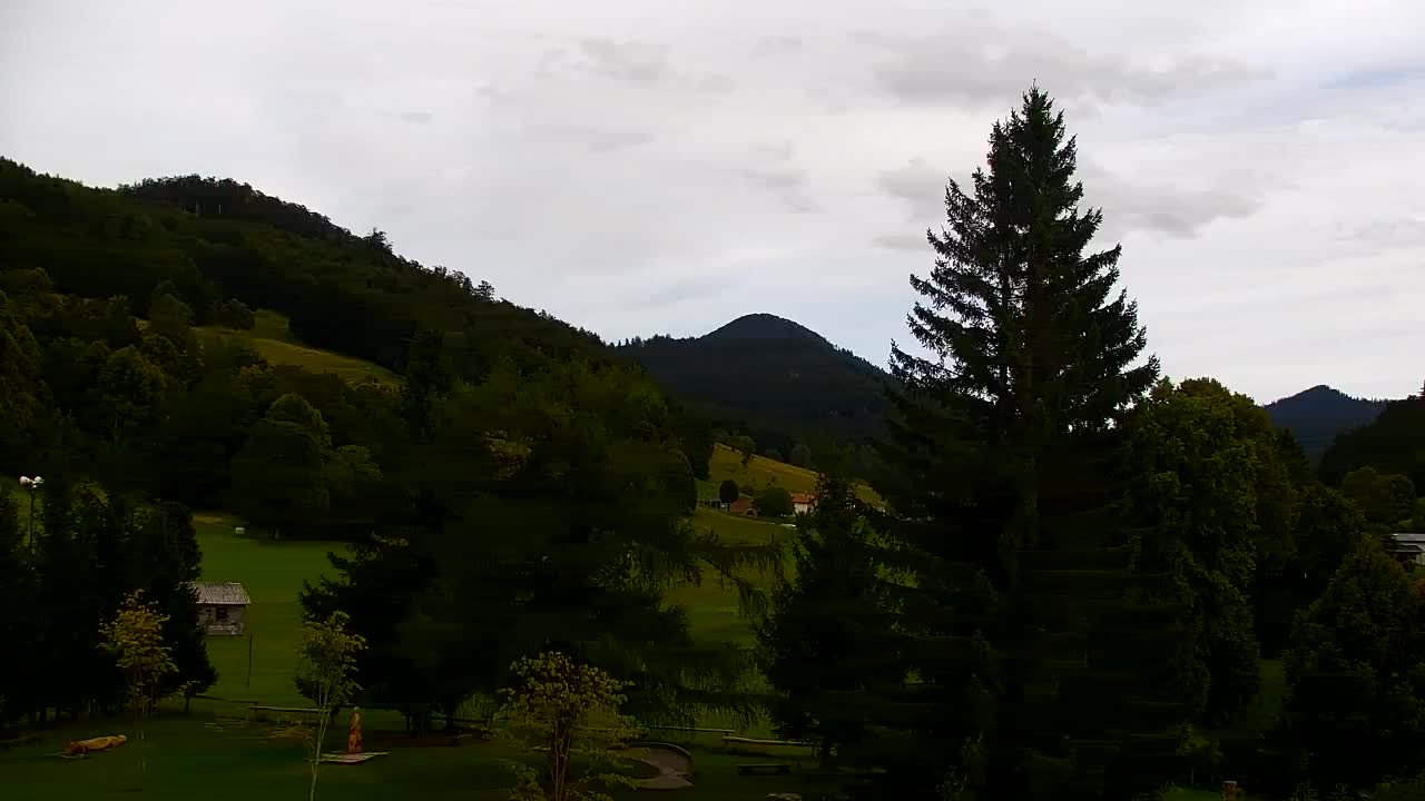 Camera en vivo Lokve – La belleza del bosque de Trnovo