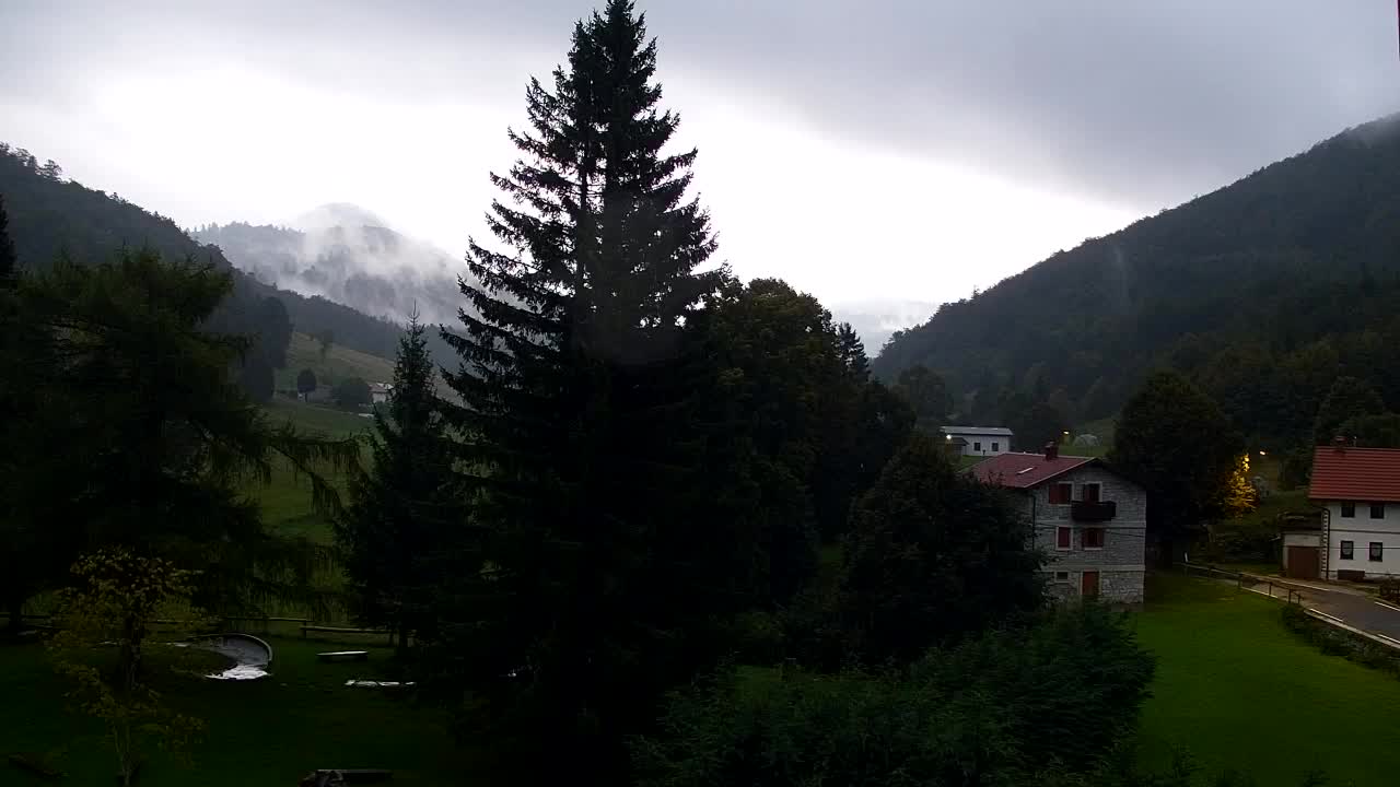 Camera en vivo Lokve – La belleza del bosque de Trnovo