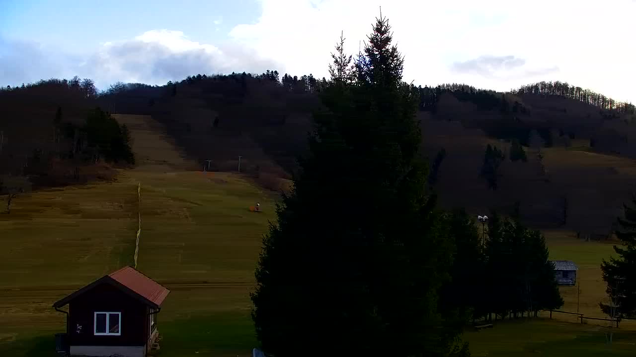 Camera en vivo Lokve – La belleza del bosque de Trnovo