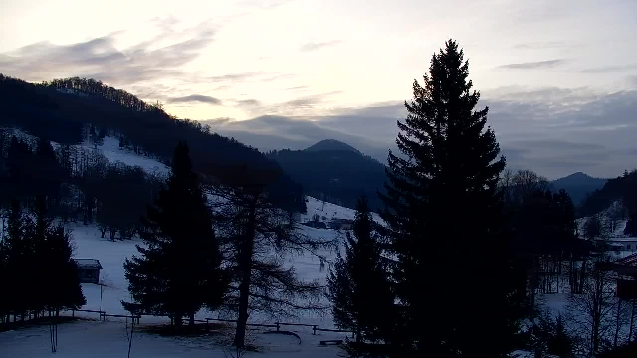 Camera en vivo Lokve – La belleza del bosque de Trnovo