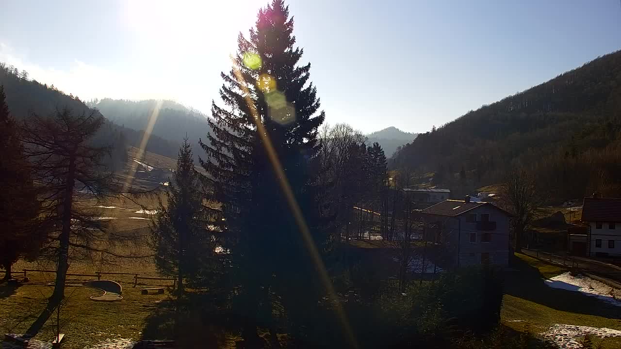 Camera en vivo Lokve – La belleza del bosque de Trnovo