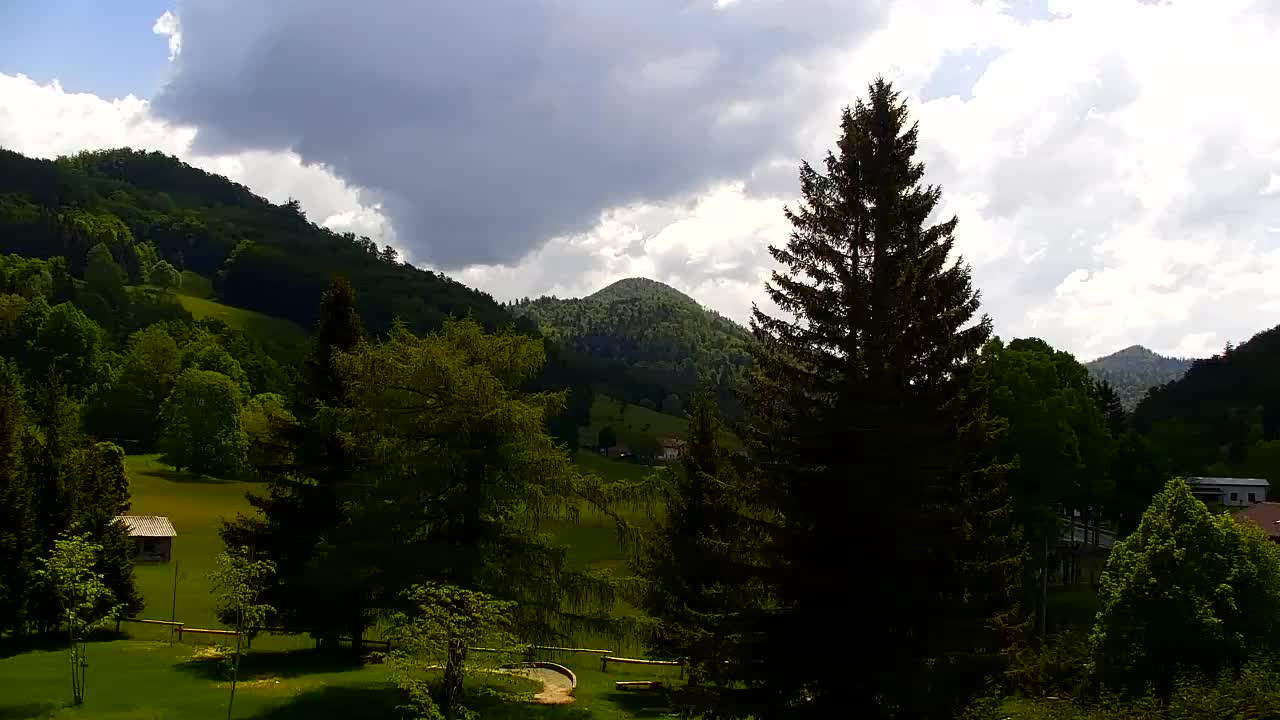 Camera en vivo Lokve – La belleza del bosque de Trnovo