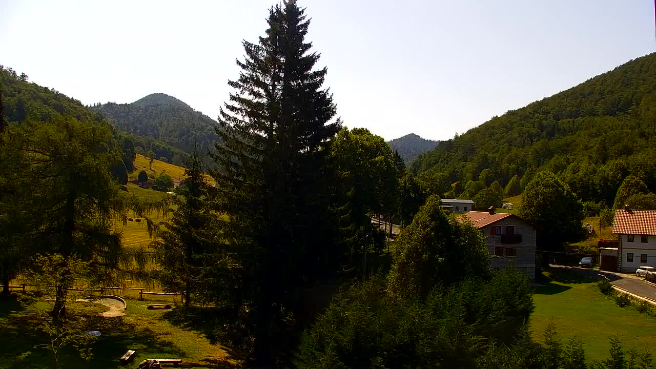 Camera en vivo Lokve – La belleza del bosque de Trnovo