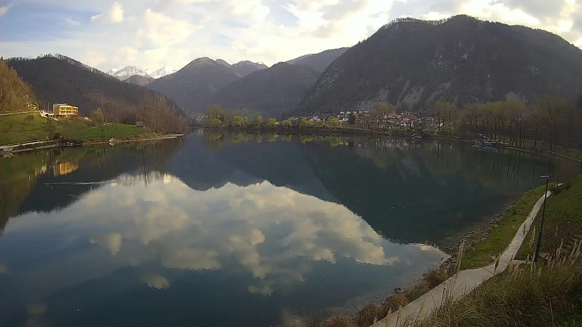 Spletna kamera Most na Soči – jezero