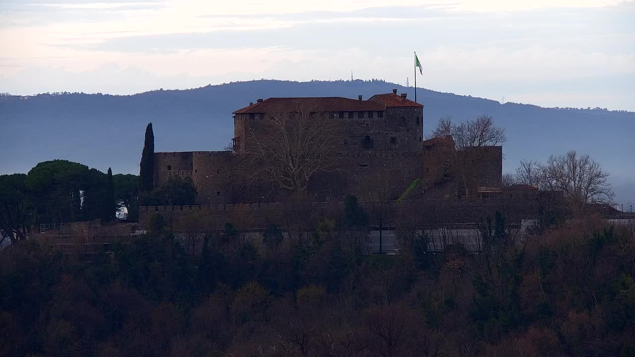 Nova Gorica e Gorizia: Panorama Mozzafiato dal Convento Francescano di Castagnevizza