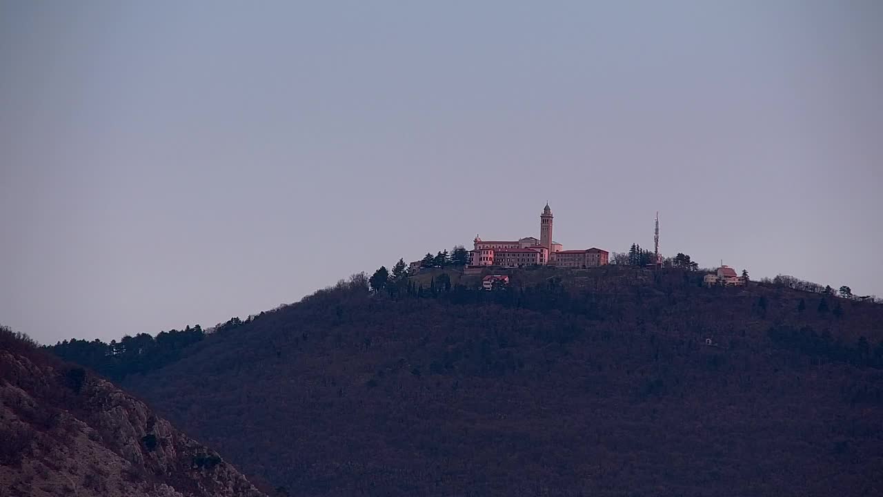 Nova Gorica e Gorizia: Panorama Mozzafiato dal Convento Francescano di Castagnevizza