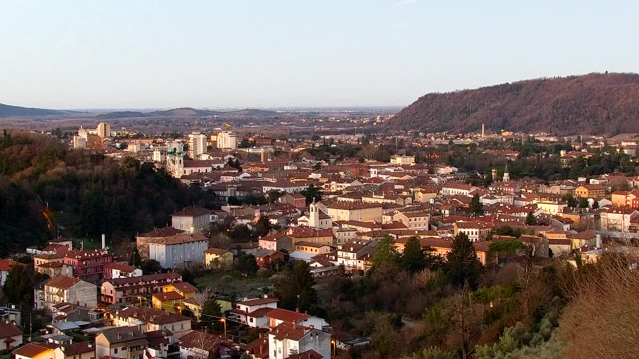 Nova Gorica i Gorica: Prekrasan Pogled iz Franjevačkog Samostana Kostanjevica