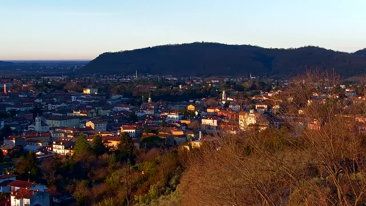 Nova Gorica i Gorica: Prekrasan Pogled iz Franjevačkog Samostana Kostanjevica