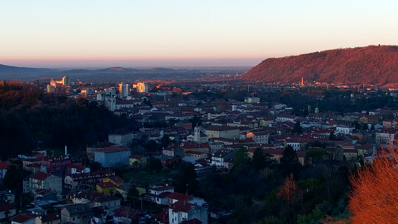 Nova Gorica e Gorizia: Panorama Mozzafiato dal Convento Francescano di Castagnevizza