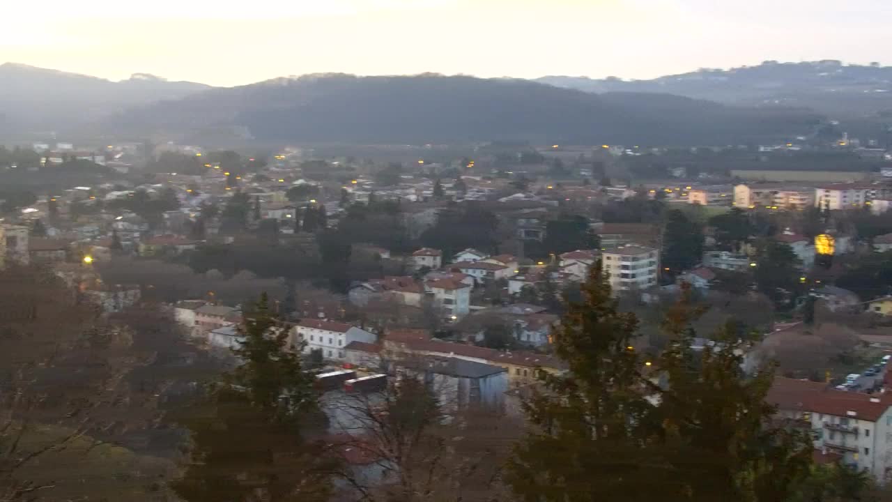 Nova Gorica e Gorizia: Panorama Mozzafiato dal Convento Francescano di Castagnevizza