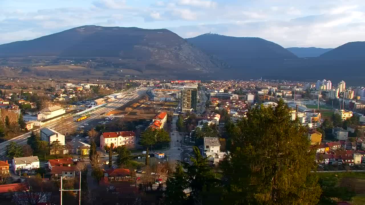 Nova Gorica i Gorica: Prekrasan Pogled iz Franjevačkog Samostana Kostanjevica