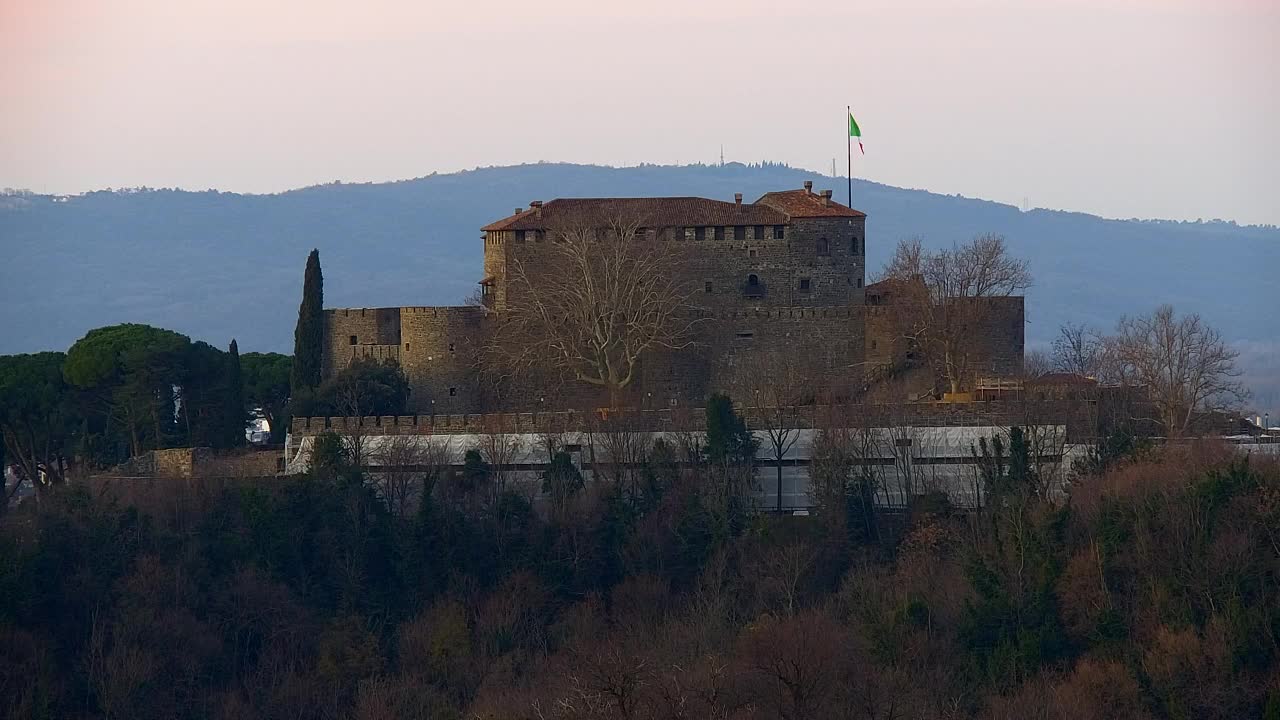 Nova Gorica i Gorica: Prekrasan Pogled iz Franjevačkog Samostana Kostanjevica