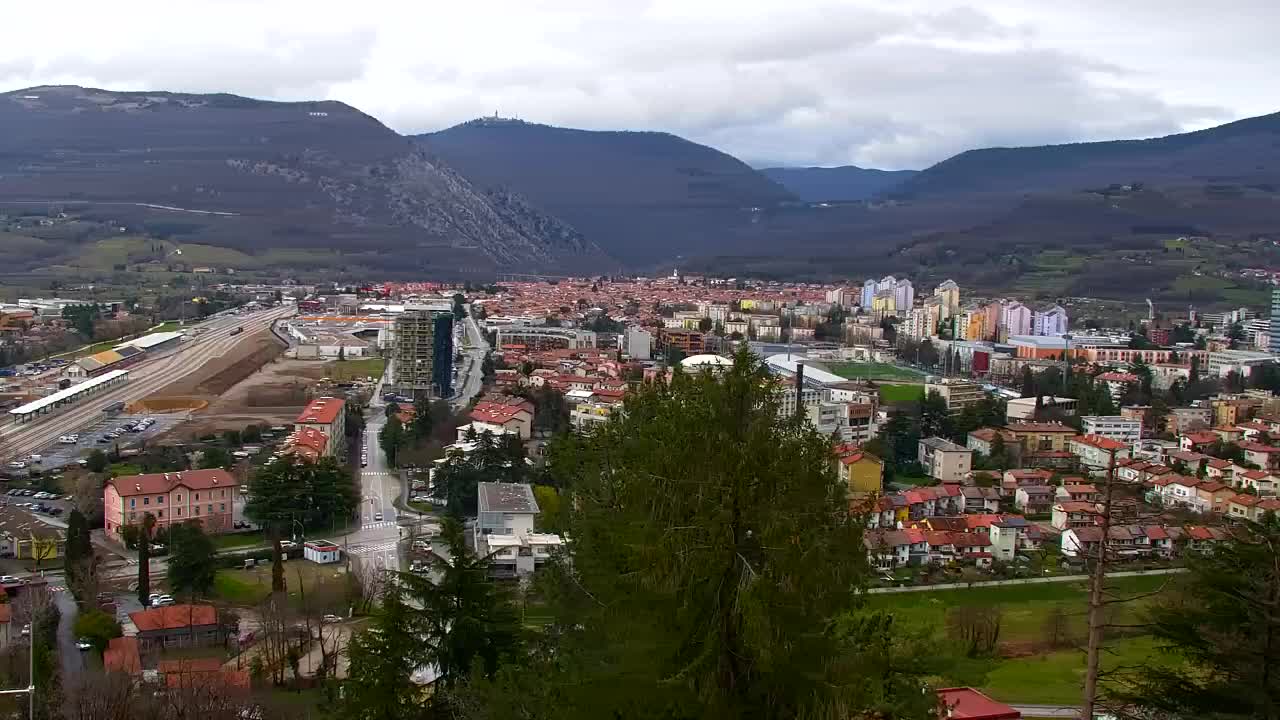 Nova Gorica i Gorica: Prekrasan Pogled iz Franjevačkog Samostana Kostanjevica