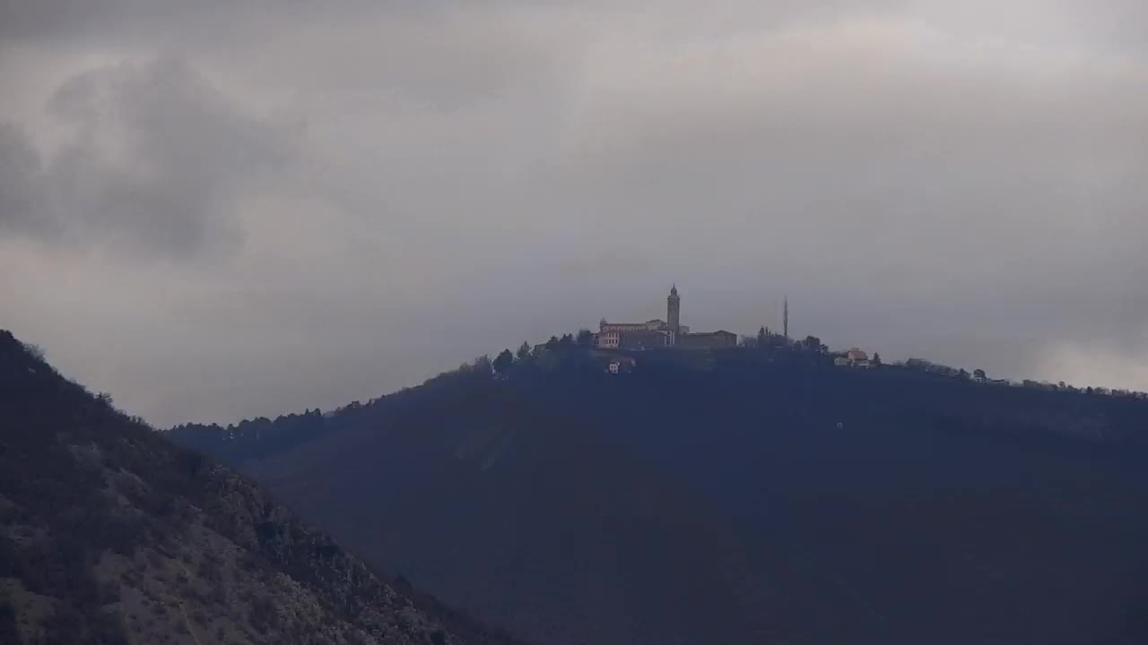 Nova Gorica e Gorizia: Panorama Mozzafiato dal Convento Francescano di Castagnevizza