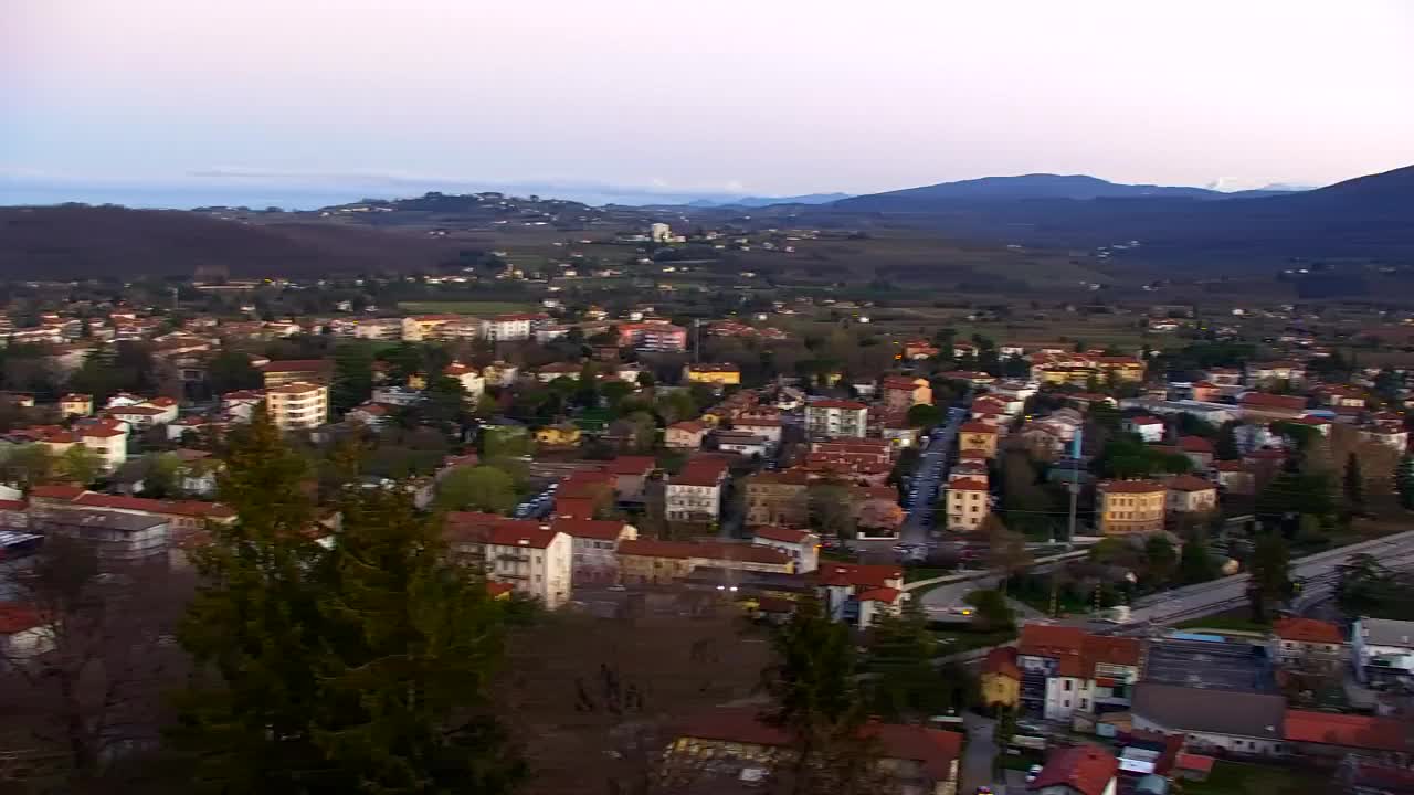 Nova Gorica e Gorizia: Panorama Mozzafiato dal Convento Francescano di Castagnevizza