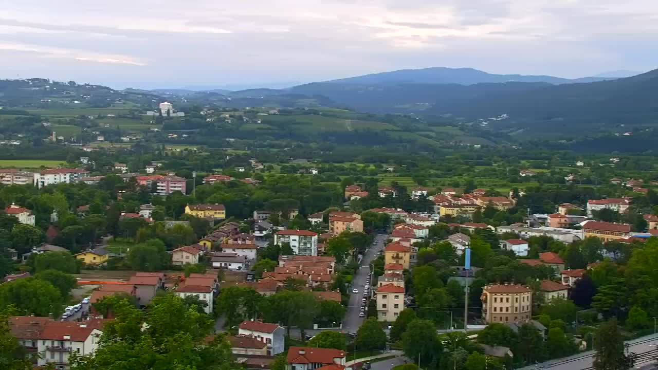 Nova Gorica e Gorizia: Panorama Mozzafiato dal Convento Francescano di Castagnevizza