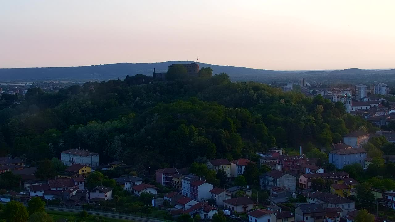 Nova Gorica e Gorizia: Panorama Mozzafiato dal Convento Francescano di Castagnevizza