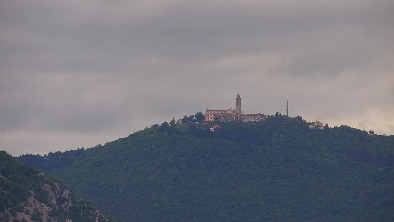 Nova Gorica e Gorizia: Panorama Mozzafiato dal Convento Francescano di Castagnevizza