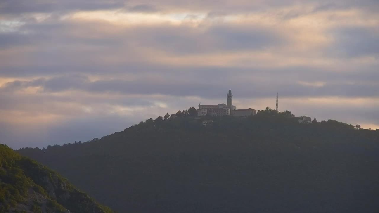 Nova Gorica e Gorizia: Panorama Mozzafiato dal Convento Francescano di Castagnevizza