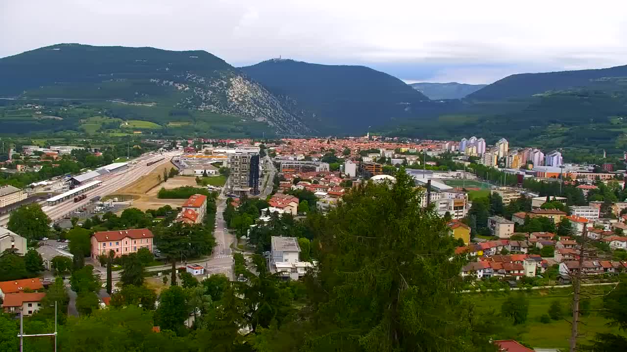 Nova Gorica i Gorica: Prekrasan Pogled iz Franjevačkog Samostana Kostanjevica