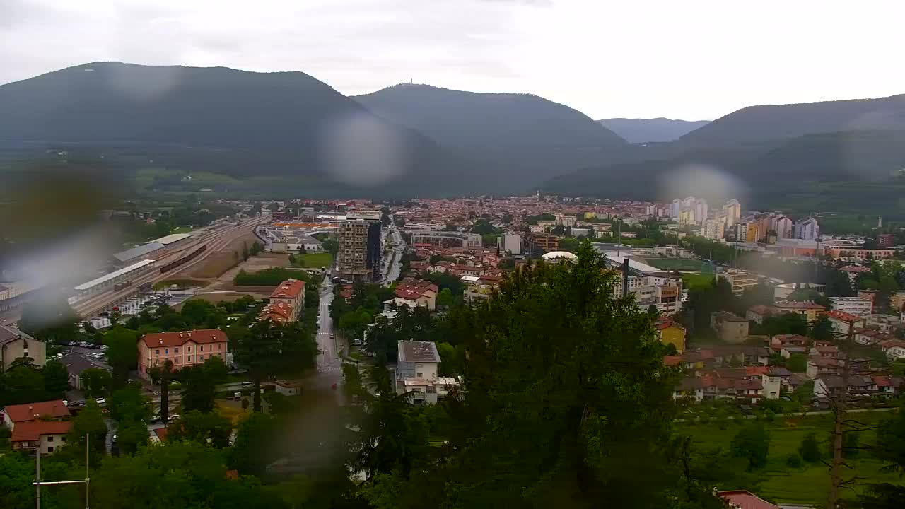 Nova Gorica i Gorica: Prekrasan Pogled iz Franjevačkog Samostana Kostanjevica