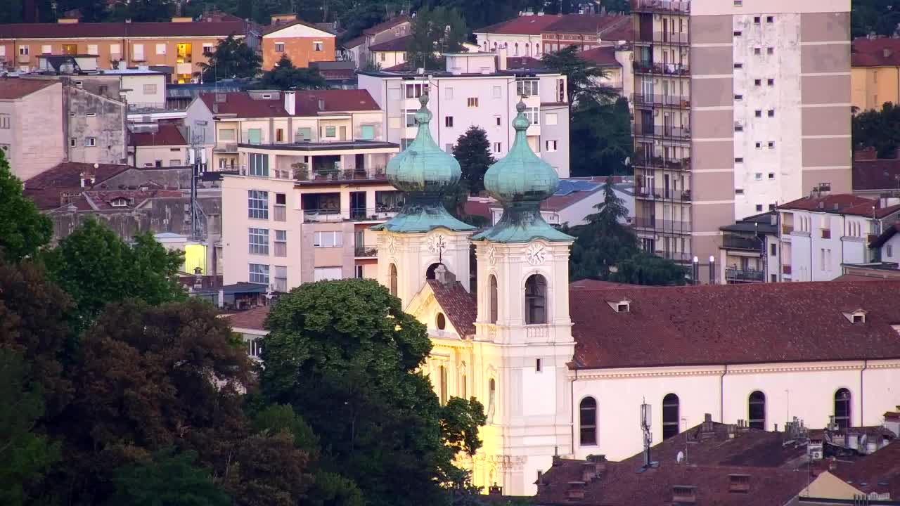 Nova Gorica i Gorica: Prekrasan Pogled iz Franjevačkog Samostana Kostanjevica