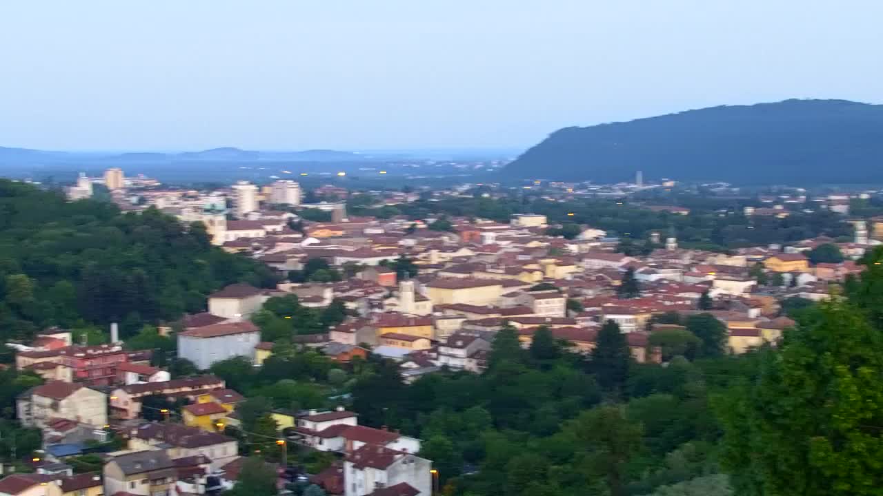 Nova Gorica e Gorizia: Panorama Mozzafiato dal Convento Francescano di Castagnevizza