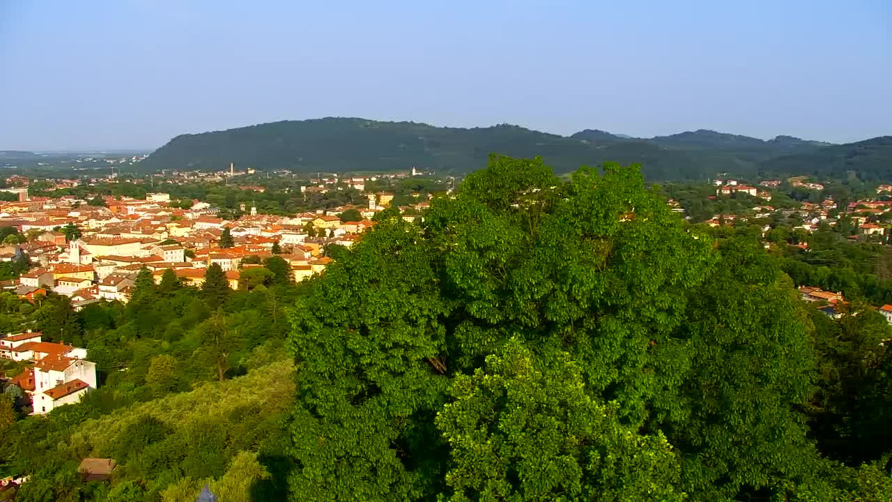 Nova Gorica e Gorizia: Panorama Mozzafiato dal Convento Francescano di Castagnevizza