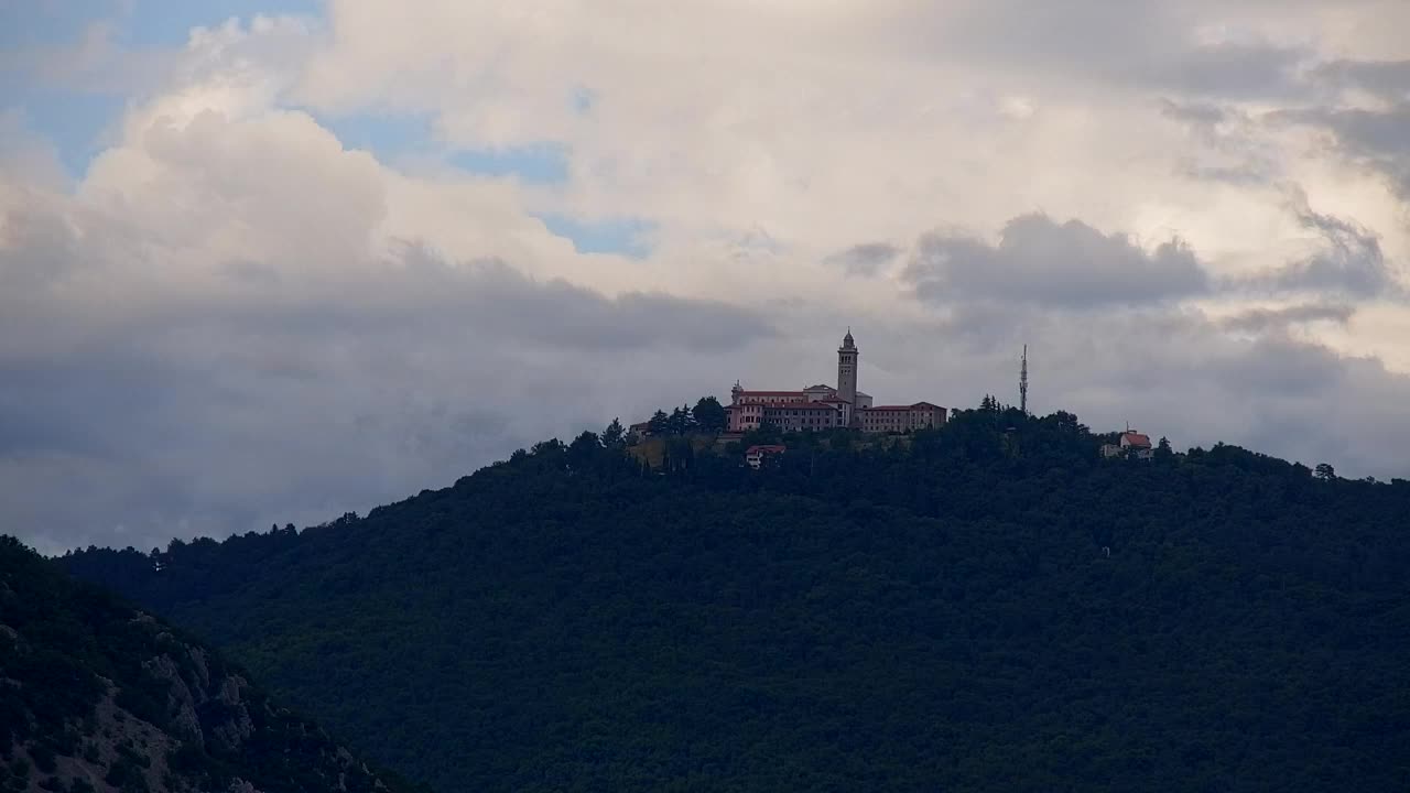 Nova Gorica e Gorizia: Panorama Mozzafiato dal Convento Francescano di Castagnevizza