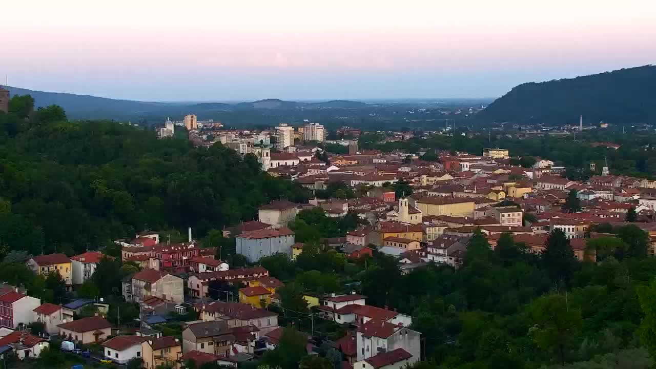 Nova Gorica e Gorizia: Panorama Mozzafiato dal Convento Francescano di Castagnevizza