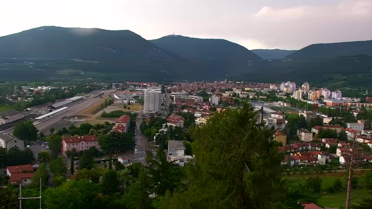 Nova Gorica e Gorizia: Panorama Mozzafiato dal Convento Francescano di Castagnevizza