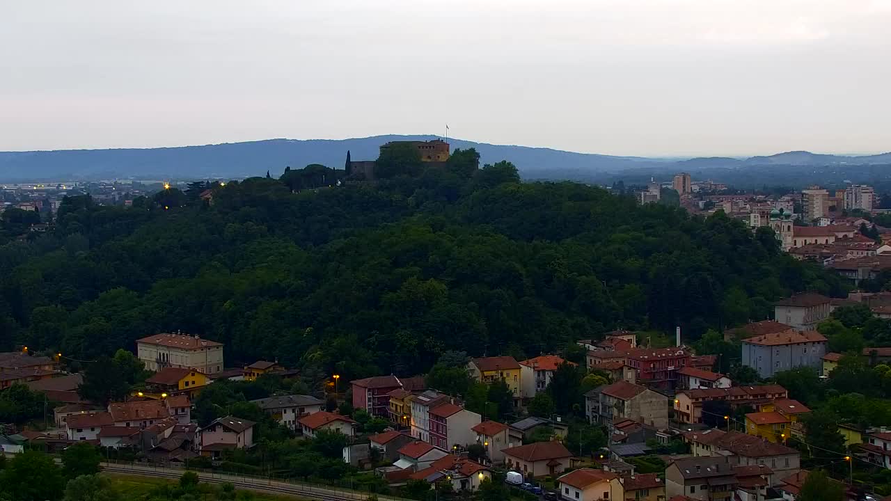 Nova Gorica e Gorizia: Panorama Mozzafiato dal Convento Francescano di Castagnevizza