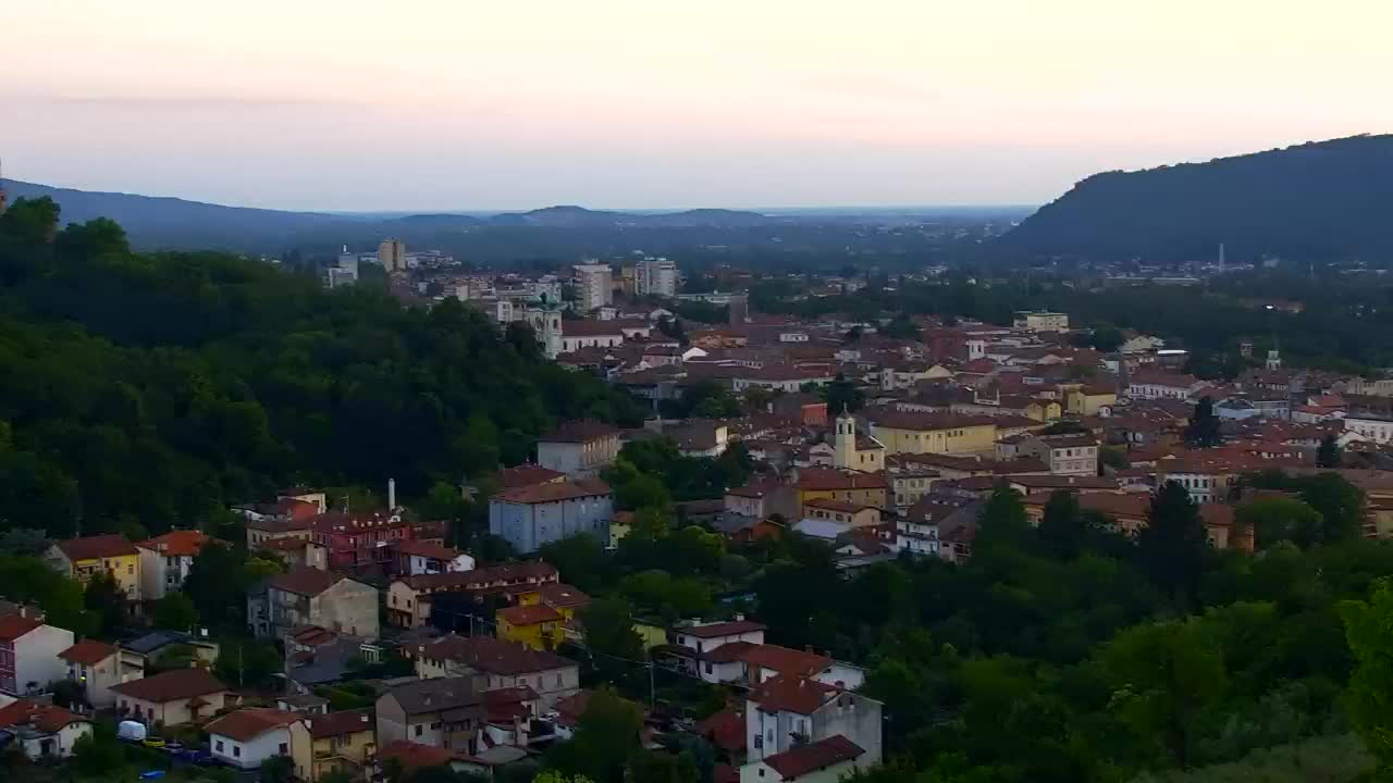 Nova Gorica e Gorizia: Panorama Mozzafiato dal Convento Francescano di Castagnevizza