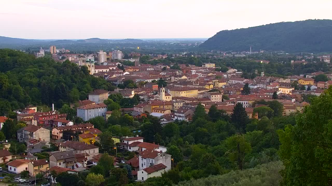 Nova Gorica i Gorica: Prekrasan Pogled iz Franjevačkog Samostana Kostanjevica