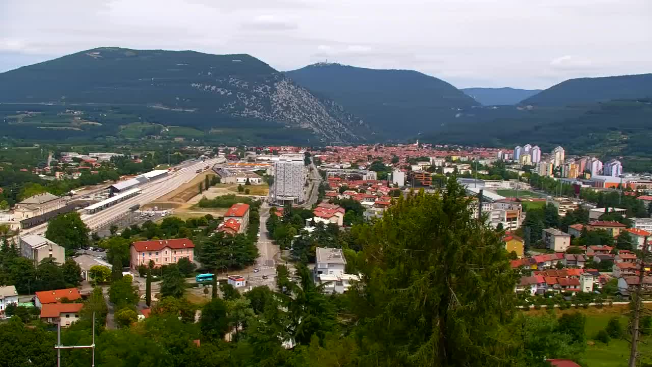 Nova Gorica e Gorizia: Panorama Mozzafiato dal Convento Francescano di Castagnevizza